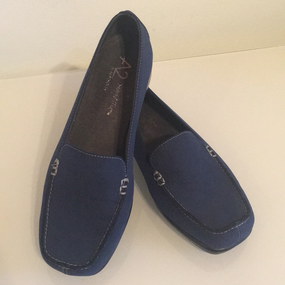 Great A2 By Aerosoles Like New Navy Suede Slip Ons